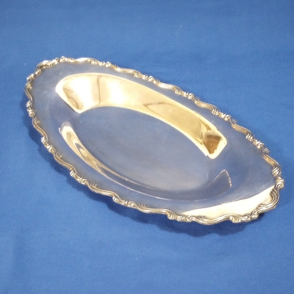 Vintage Wm. A. Rogers Georgian Scroll Silverplate Bread Serving Tray